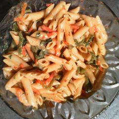 A picture of Creamy veggie pasta.
