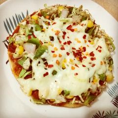 A picture of Roasted Green Pepper Pita Bread Pizza.