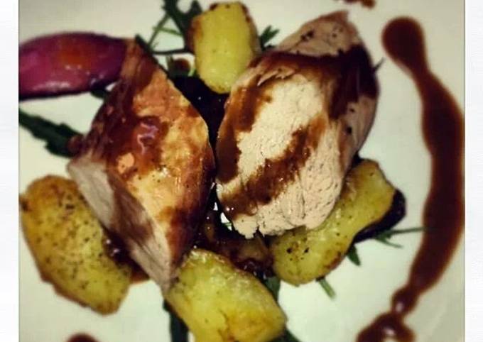 Pork fillet with crushed potatoes and balsamic dressing