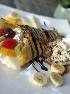 A picture of Crepe icecream.
