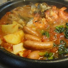 Our Family's Bouillabaisse-style Tomato Hot Pot A picture of Our Family's Bouillabaisse-style Tomato Hot Pot.