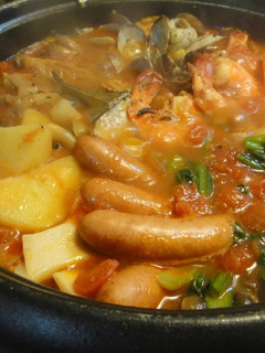 A picture of Our Family's Bouillabaisse-style Tomato Hot Pot.