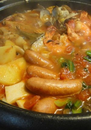 A picture of Our Family's Bouillabaisse-style Tomato Hot Pot.