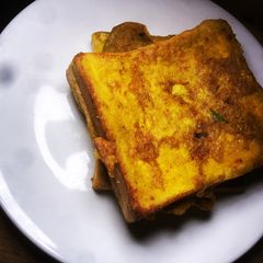 A picture of Egg toast.