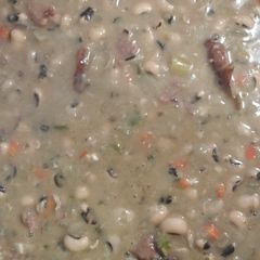 A picture of Black eyes peas and ham shanks.