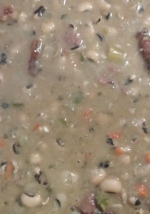 A picture of Black eyes peas and ham shanks.