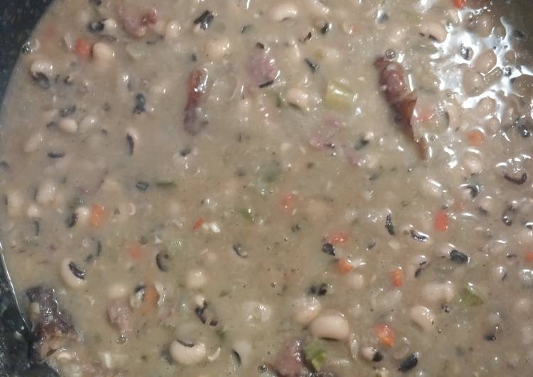 Recipe of Speedy Black eyes peas and ham shanks