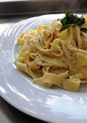 Una foto de Fetuchinni con salsa italiana