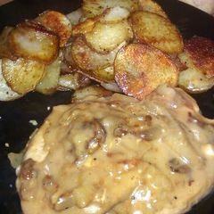 A picture of Creamy pork chops.