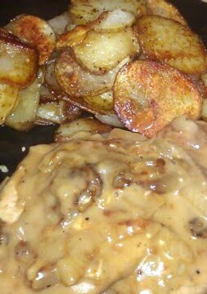 A picture of Creamy pork chops.