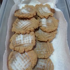 A picture of Peanut butter cookies (no flour).