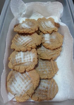 A picture of Peanut butter cookies (no flour).