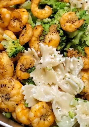 A picture of Lemon Garlic Shrimp and Broccoli.