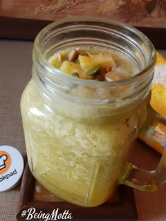 A picture of Detoxifying Pineapple Cucumber Juice with Pumpkin Seeds.