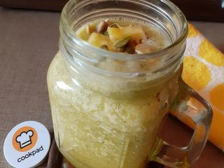 Detoxifying Pineapple Cucumber Juice with Pumpkin Seeds
