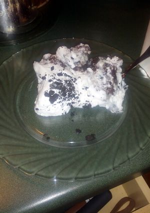 A picture of Oreo Pudding Cake.