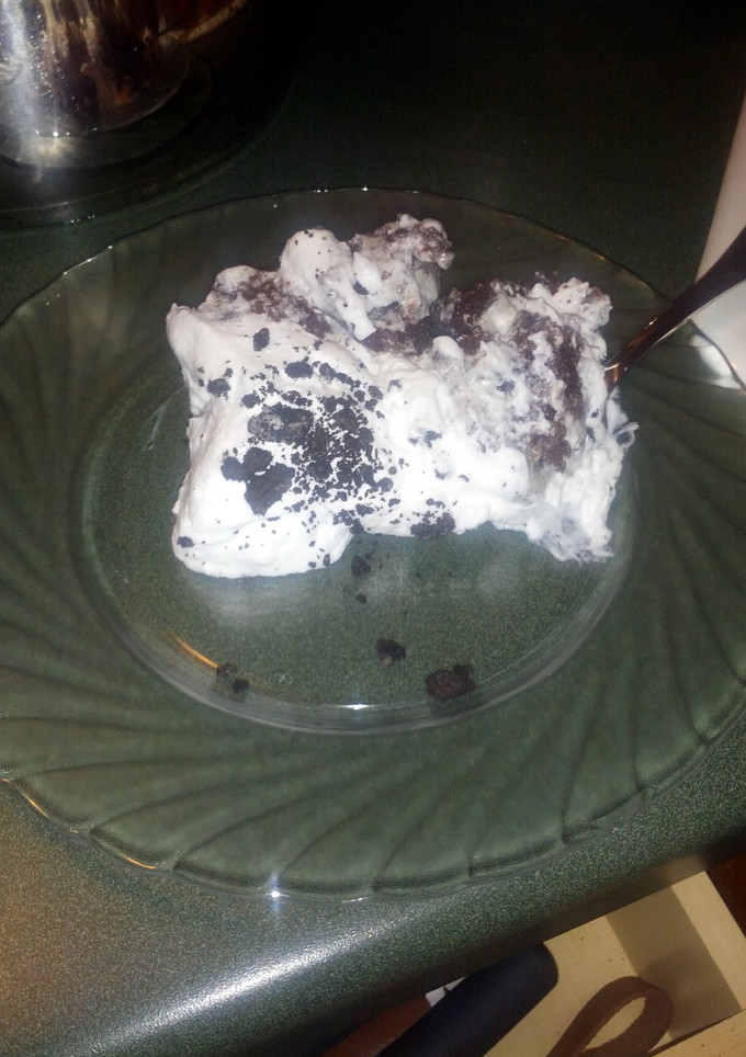 A picture of Oreo Pudding Cake.
