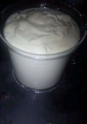 A picture of Home made mayonnaise.