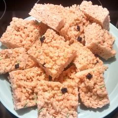 A picture of Halloween Krispies.