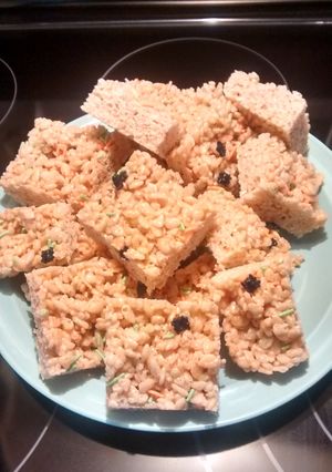 A picture of Halloween Krispies.