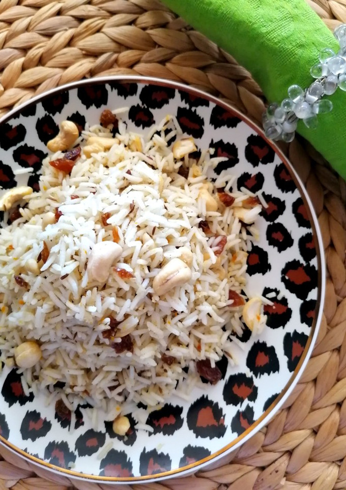 Una foto de Arroz hindú pilau con frutos secos, coco y ralladura de naranja
