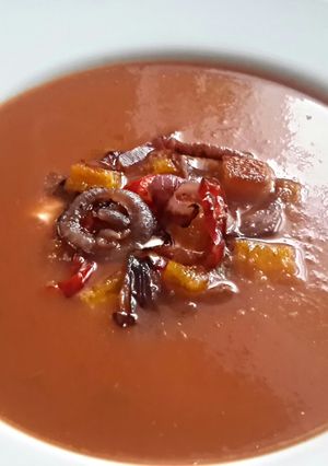 A picture of Sig's Red Onion Soup.