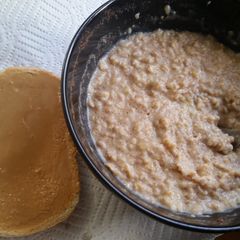 A picture of Banana oatmeal healthy breakfast.
