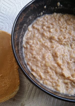 A picture of Banana oatmeal healthy breakfast.