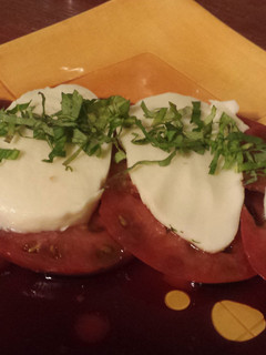 A picture of Caprese salad.