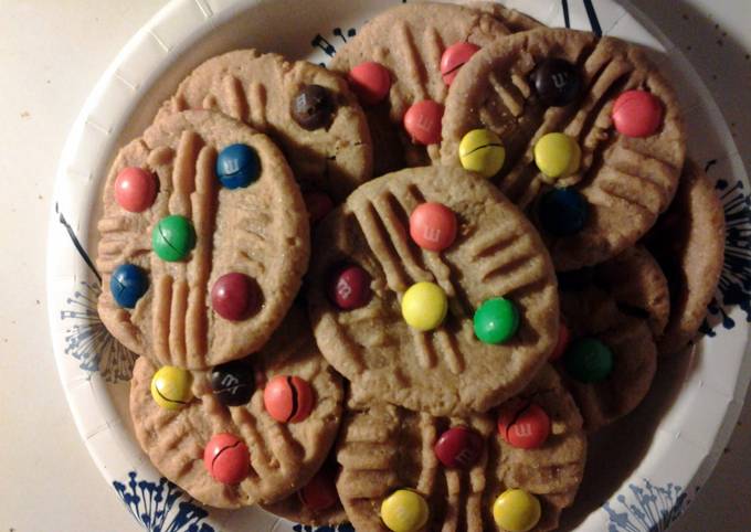 Easy peanut butter m&m cookies