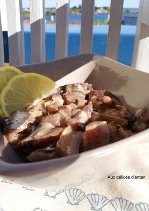 Une photo de Tartare d'anchois, huile d'olive parfumée aux épices