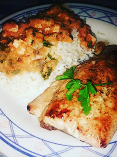 Una foto de Arroz a la cubana con salmón