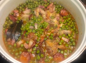 Foto principal de Guisantes con bacon y chorizo de toda la vida, fáciles y ricos, cada uno su toque unipersonal 😋