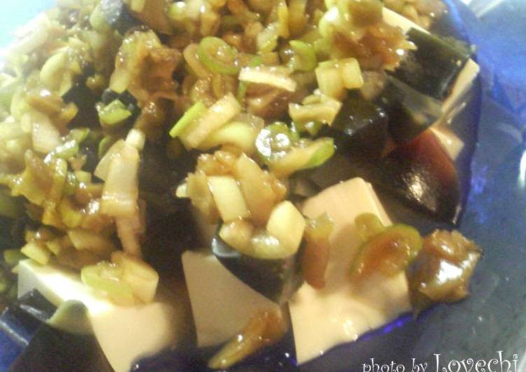 Recipe of Appetizing Tofu with Century Eggs (Pidan Tofu)
