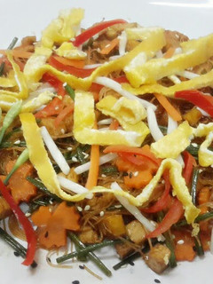 A picture of Kanya's Pad Mee with Chicken.