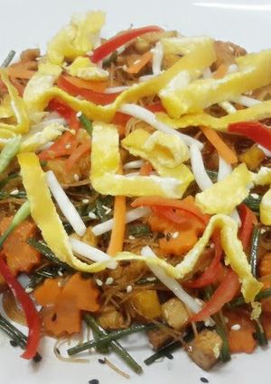 A picture of Kanya's Pad Mee with Chicken.