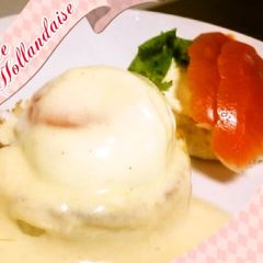 A picture of Simple Eggs Benedict and Hollandaise Sauce.