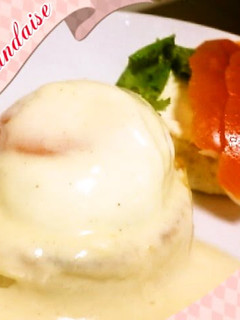 A picture of Simple Eggs Benedict and Hollandaise Sauce.