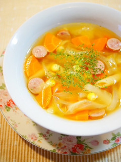 A picture of Consommé Soup with Penne.