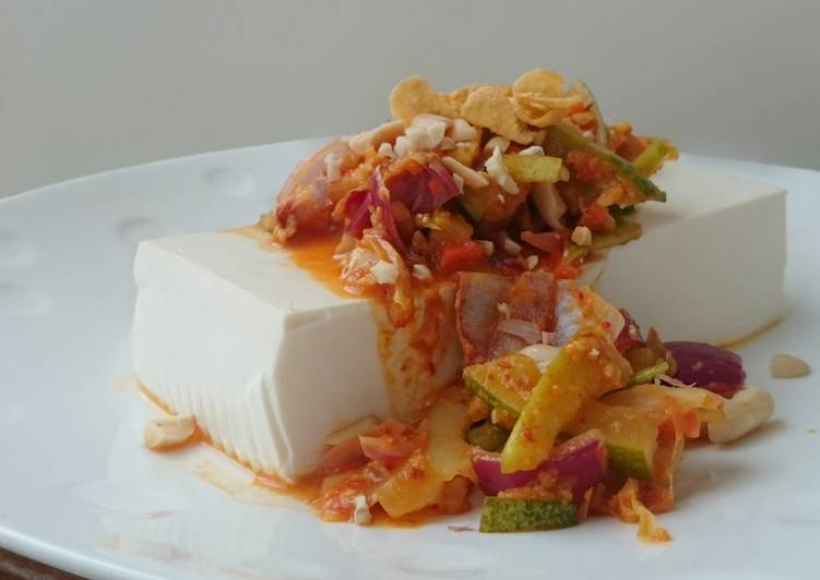 Steamed Tofu Top Prickle Salad With Peanut And Cornflake