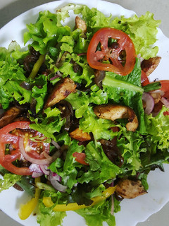 A picture of Chicken Tomato Salad.