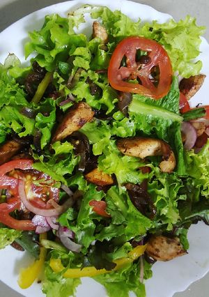 A picture of Chicken Tomato Salad.