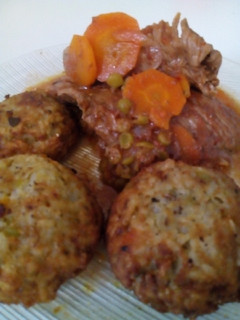 Una foto de Bifes a la Salsa de Tomates con Croquetas de Arroz 🇦🇷❤️