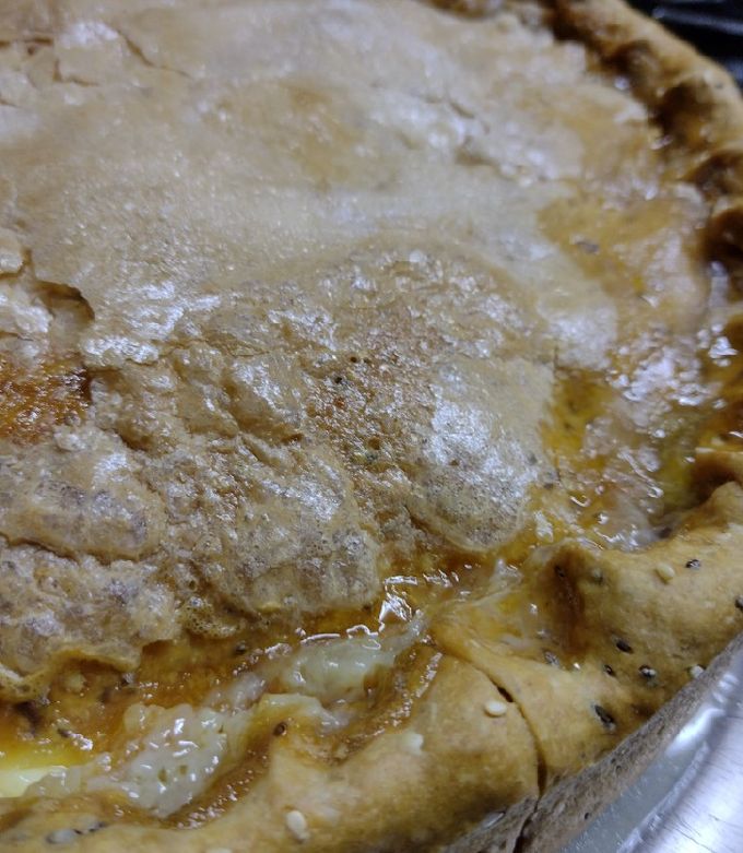 Una foto de Tarta agridulce de lomito, queso y ananá