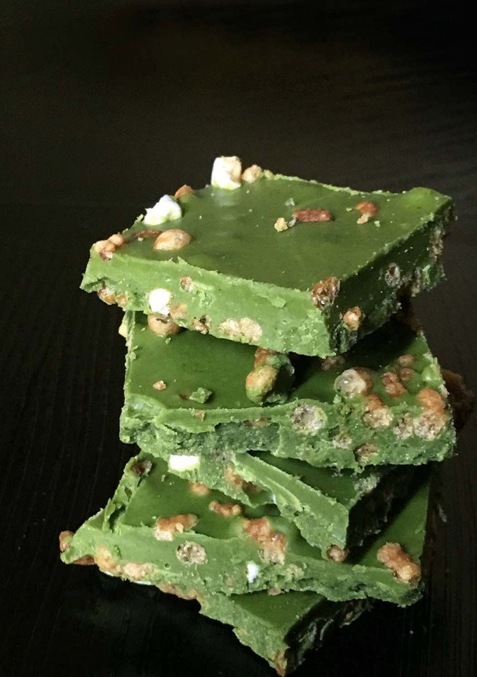 Una foto de Chocolate de té Matcha con Genmai