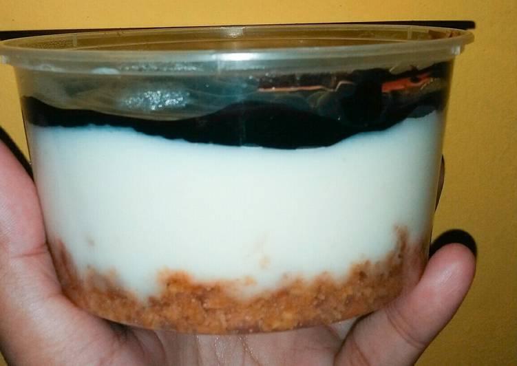 Cara Menghidangkan Cheesecake blueberry dessrt box Kekinian