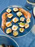 Sushi e gamberi arrostiti