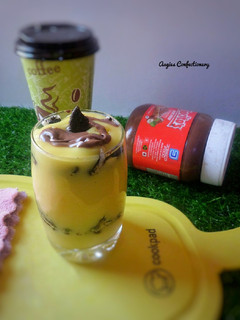 A picture of Oreo custard parfait.