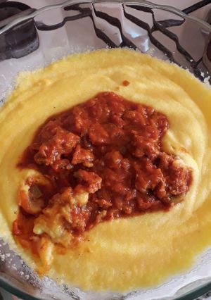 Una foto de Polenta con tuco fácil