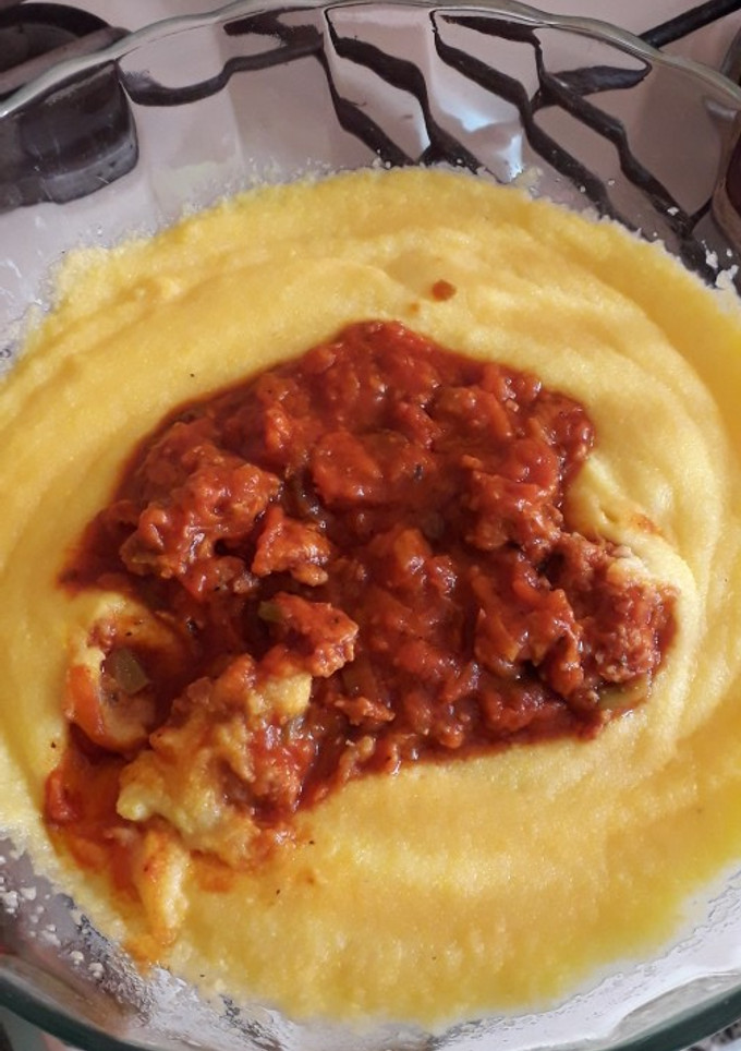 Una foto de Polenta con tuco fácil